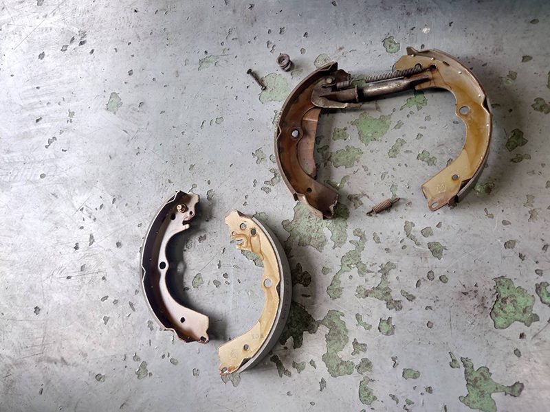 平成17年式レガシーのブレーキシュー部品