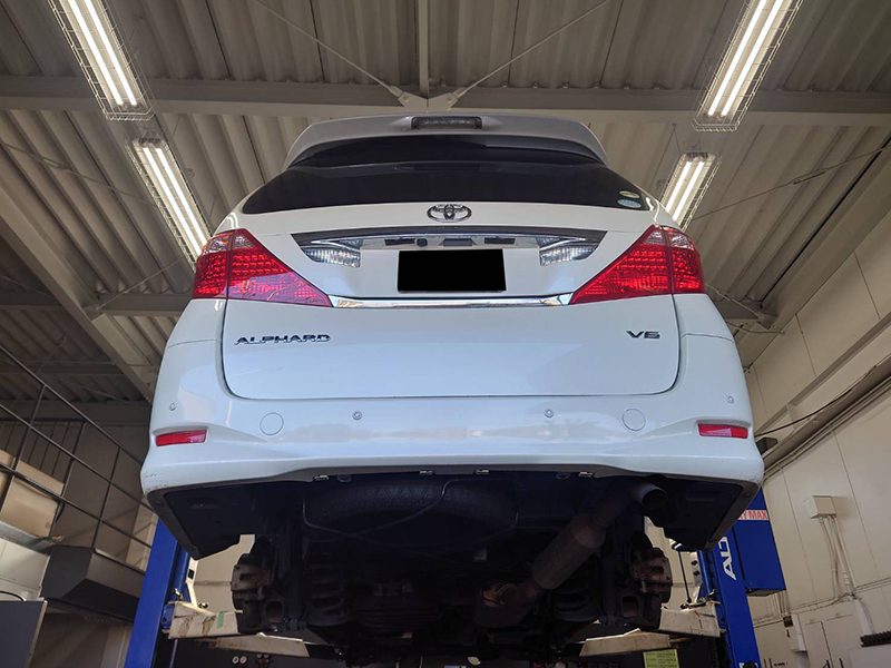 平成21年式のアルファードのリフトアップ