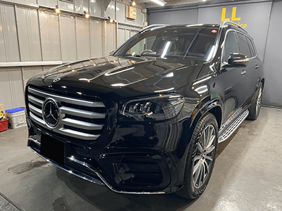 ガレージ内のベンツGLS