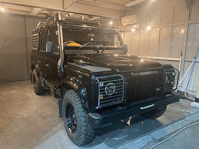 カーコーティング施工後の車(ディフェンダー)