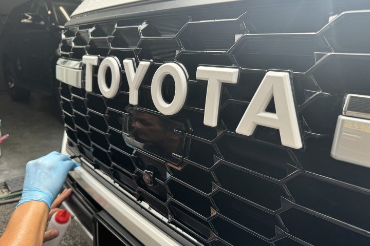 令和5年ランドクルーザーグリル洗浄