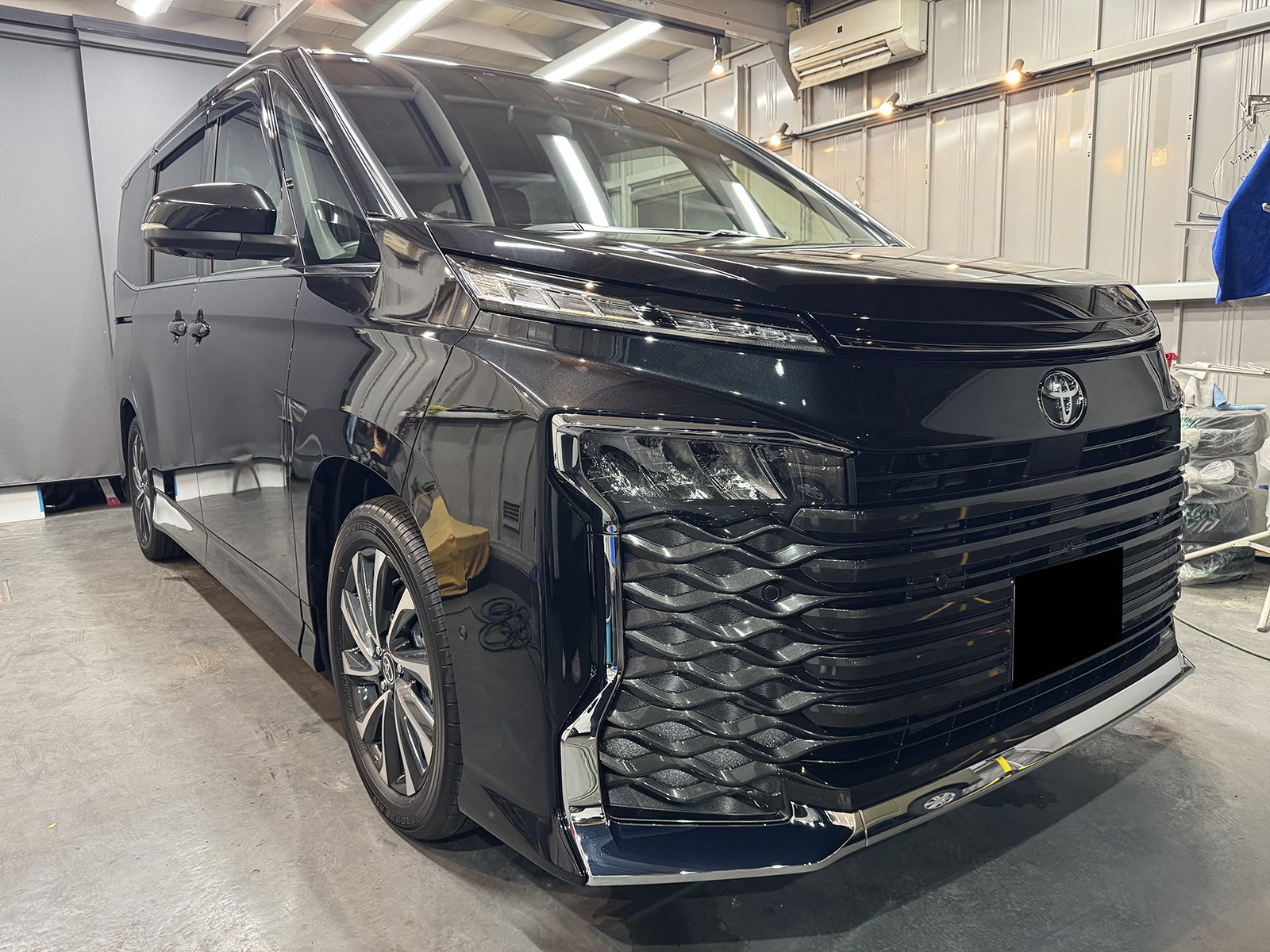 令和7年のヴォクシーの車コーティング施工後