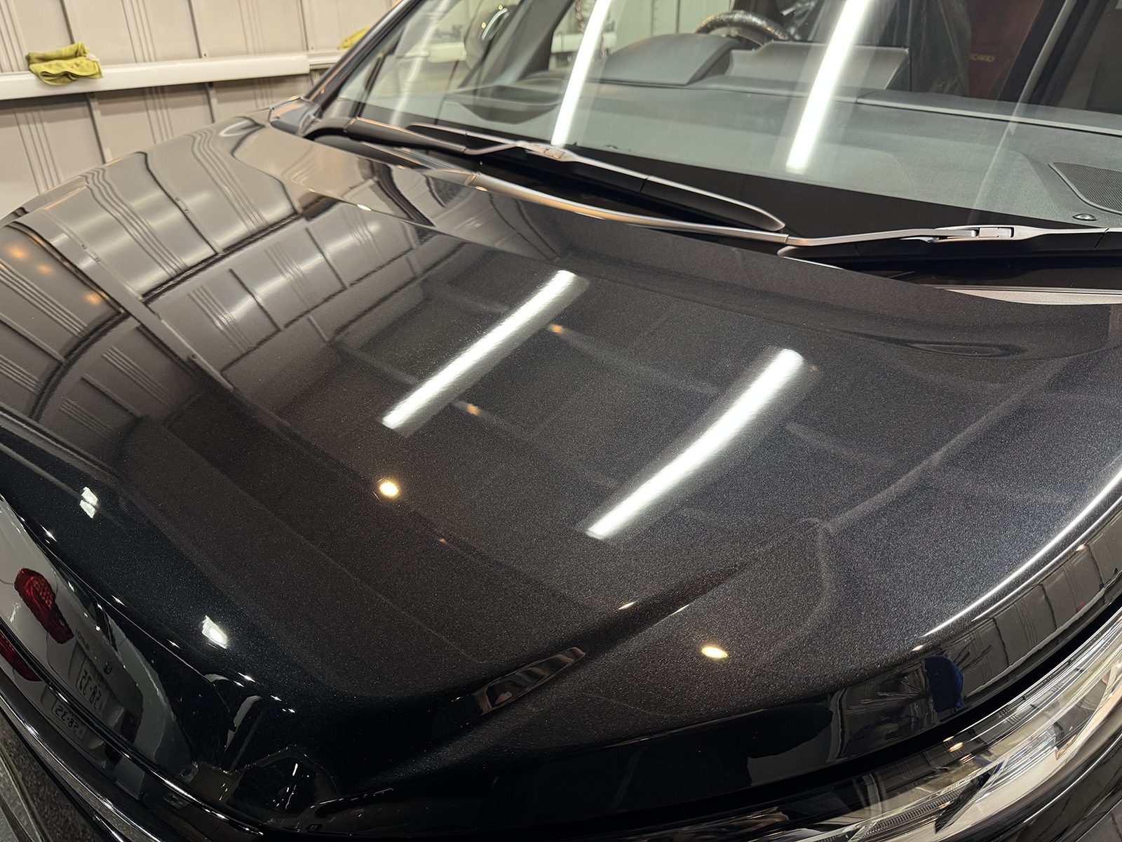 令和7年のヴォクシーの車コーティング施工後ボンネット