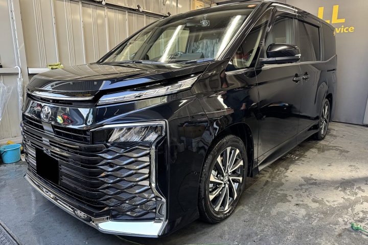 令和7年のヴォクシーの車コーティング施工前