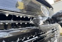 令和7年のヴォクシーの車コーティング施工前の洗車