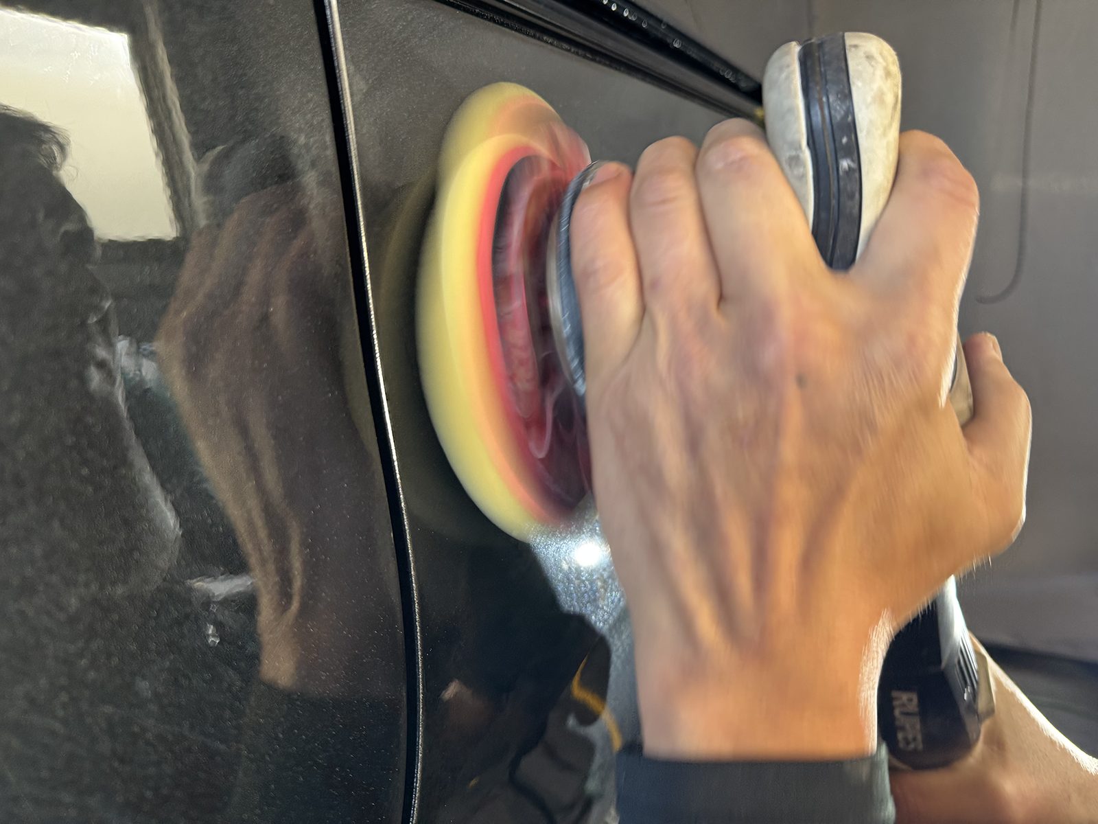 令和7年のヴォクシーの車コーティングの磨き