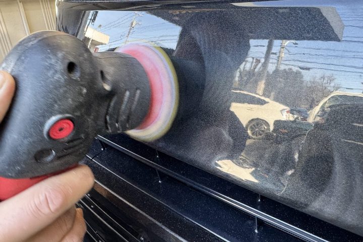 令和7年のヴォクシーの車コーティングの磨き