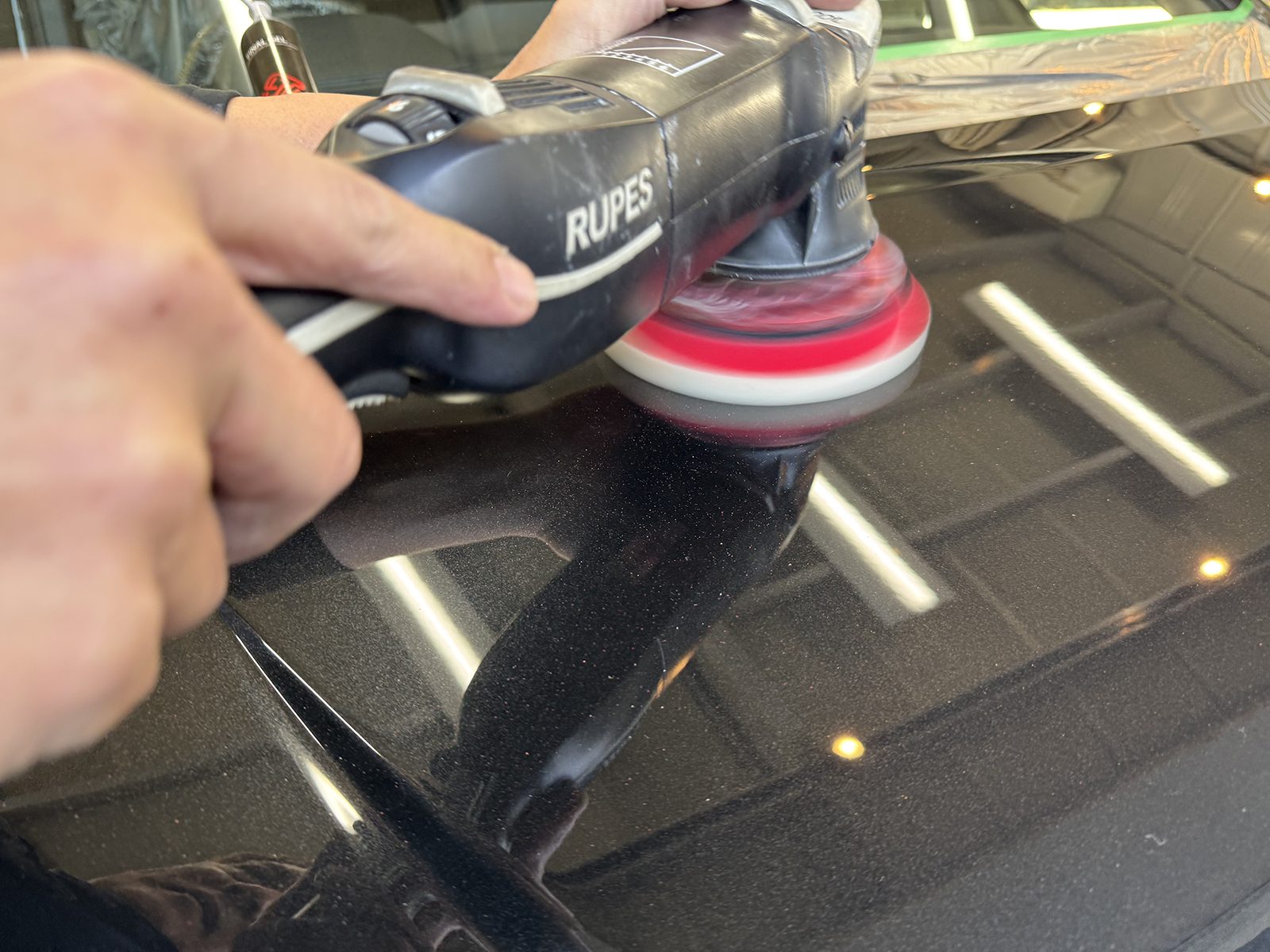 令和7年のヴォクシーの車コーティングの磨き