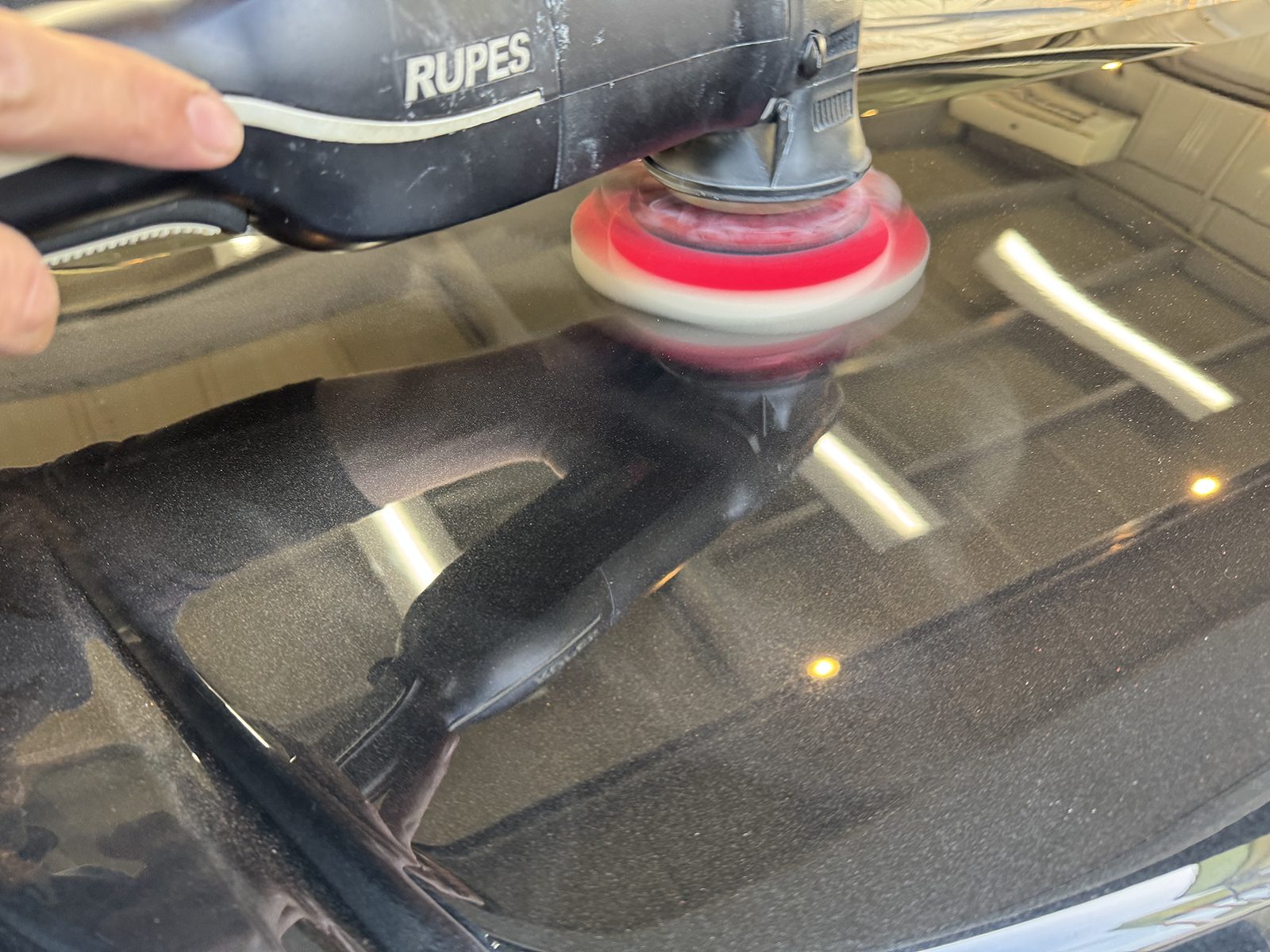 令和7年のヴォクシーの車コーティングの磨き