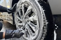 令和7年のヴォクシーの車コーティング施工前の洗車