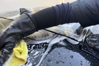 令和7年のヴォクシーの車コーティング施工前の洗車