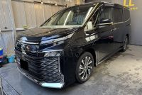 令和7年のヴォクシーの車コーティングのマスキング