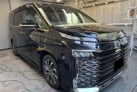 令和7年のヴォクシーの車コーティングのマスキング