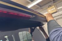 令和7年のヴォクシーの車コーティングのマスキング