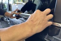 令和7年のヴォクシーの車コーティングのマスキング