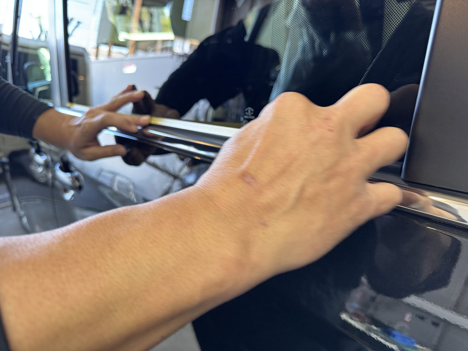 令和7年のヴォクシーの車コーティングのマスキング