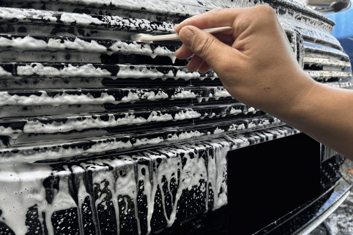 ヴェゼルのフロントグリル洗浄