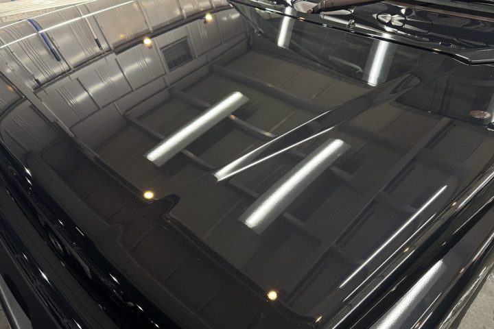 ジムニーの車コーティング施工後のボンネット