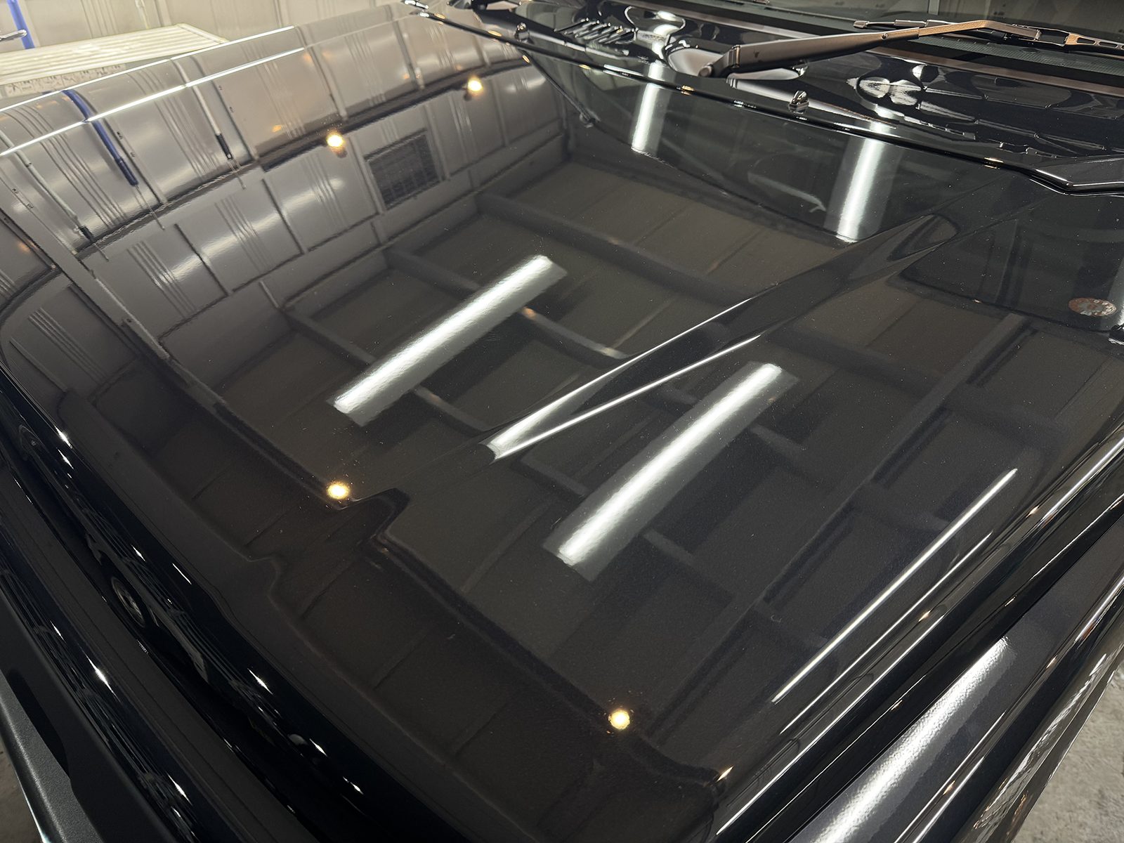 ジムニーの車コーティング施工後のボンネット