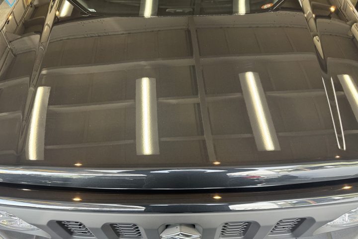 ジムニーの車コーティング施工前のボンネット