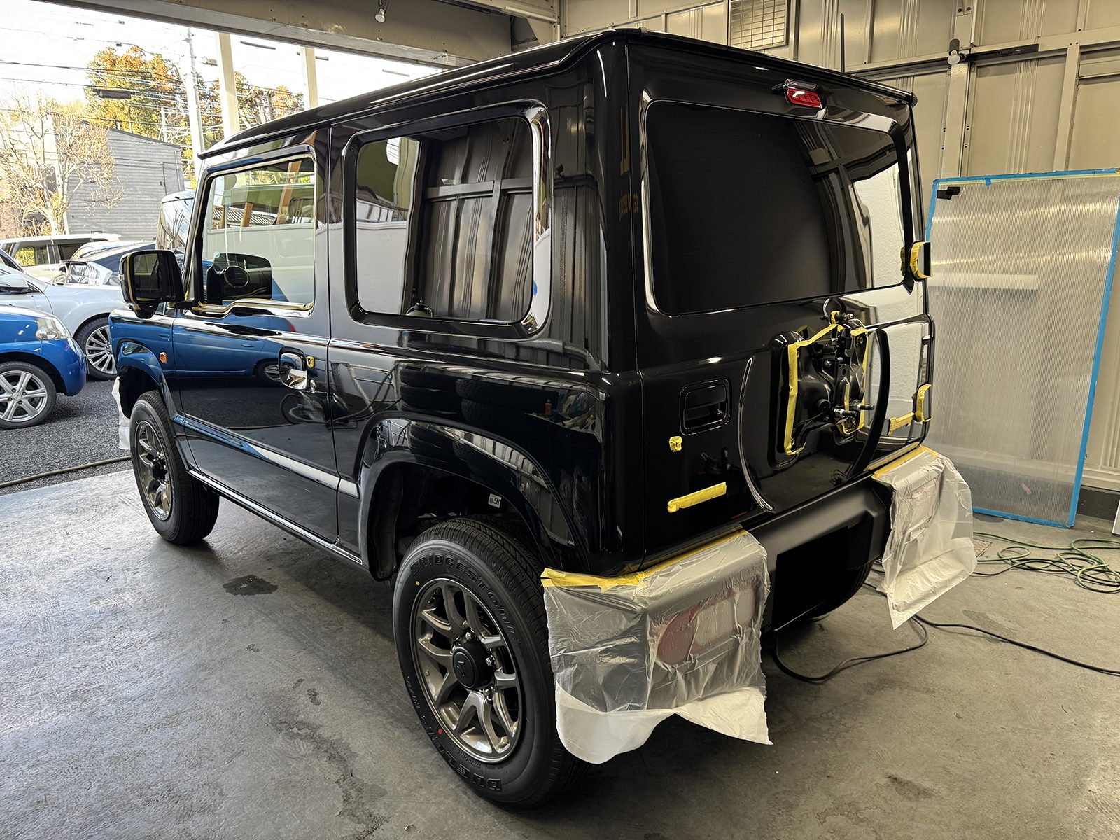 ジムニーの車コーティング前のマスキング