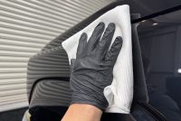 ジムニーの車コーティングの拭き上げ