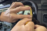 ジムニーの車コーティング前のマスキング