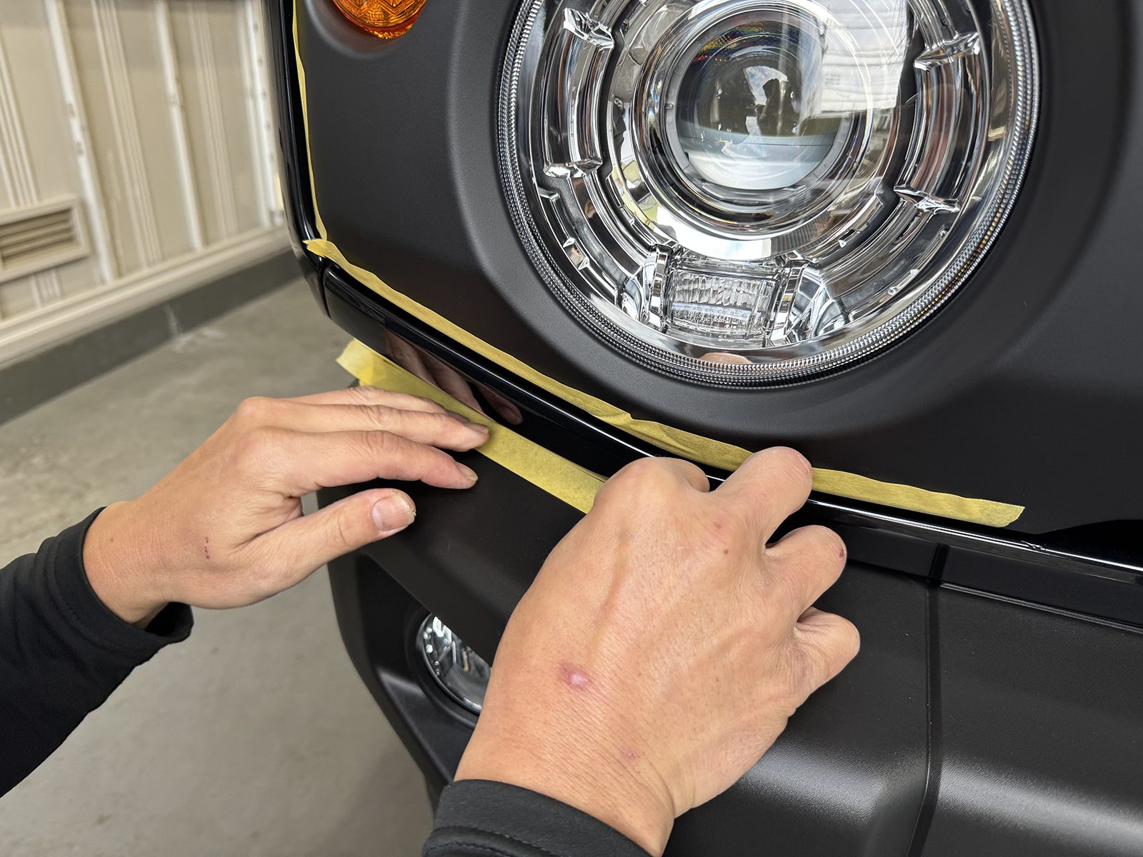 ジムニーの車コーティング前のマスキング
