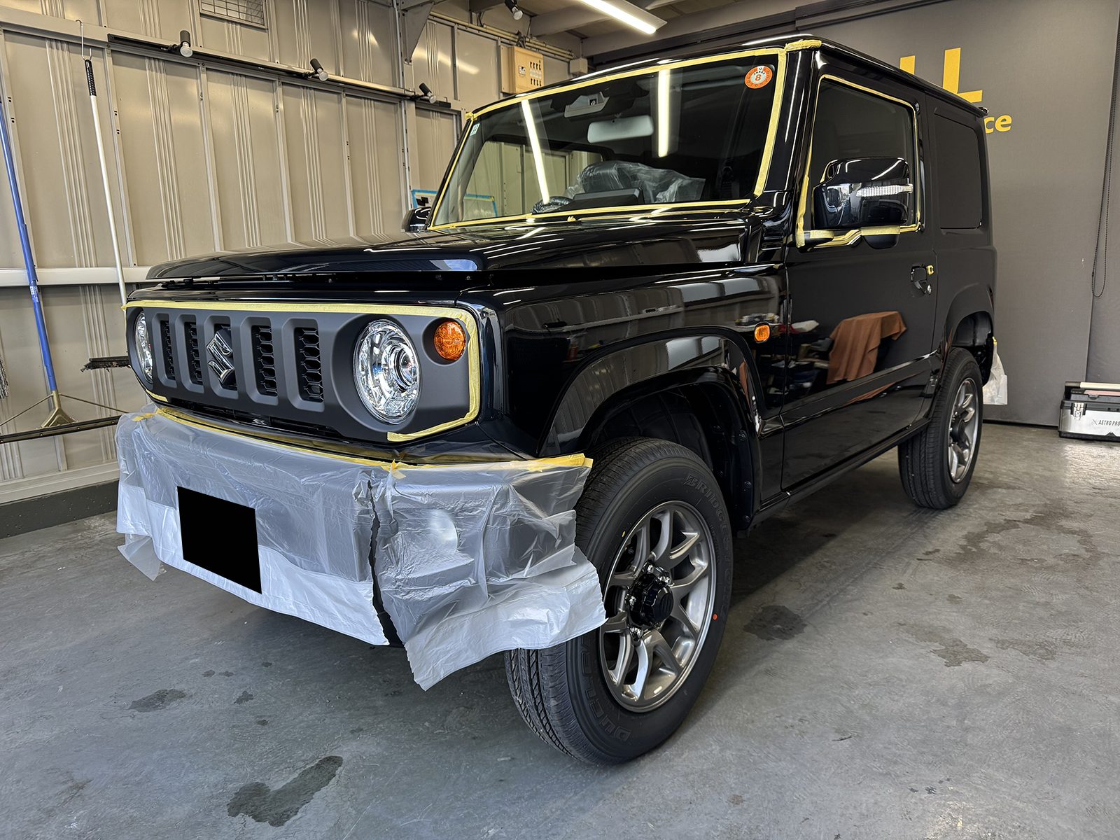 ジムニーの車コーティング前のマスキング