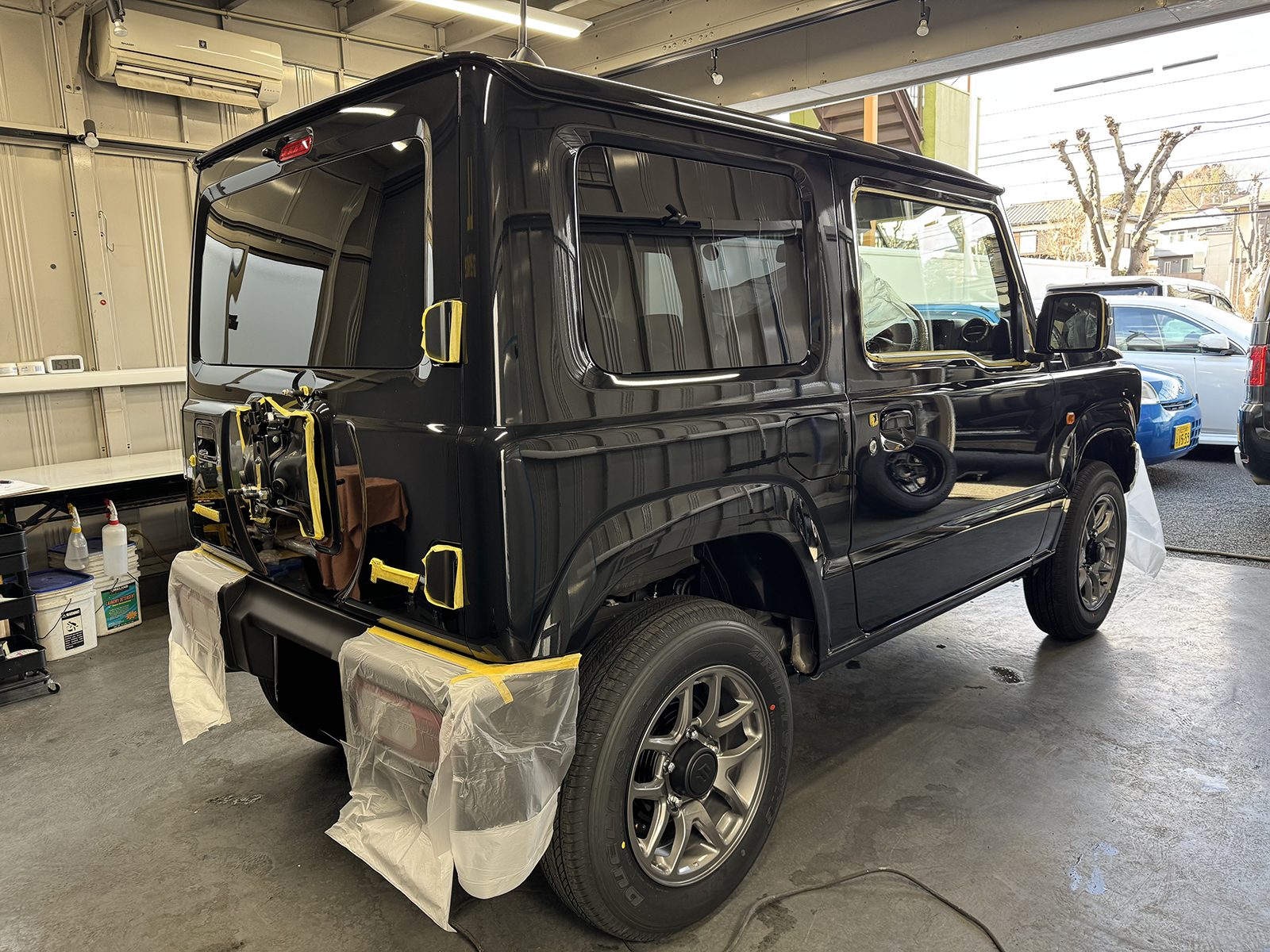 ジムニーの車コーティング前のマスキング