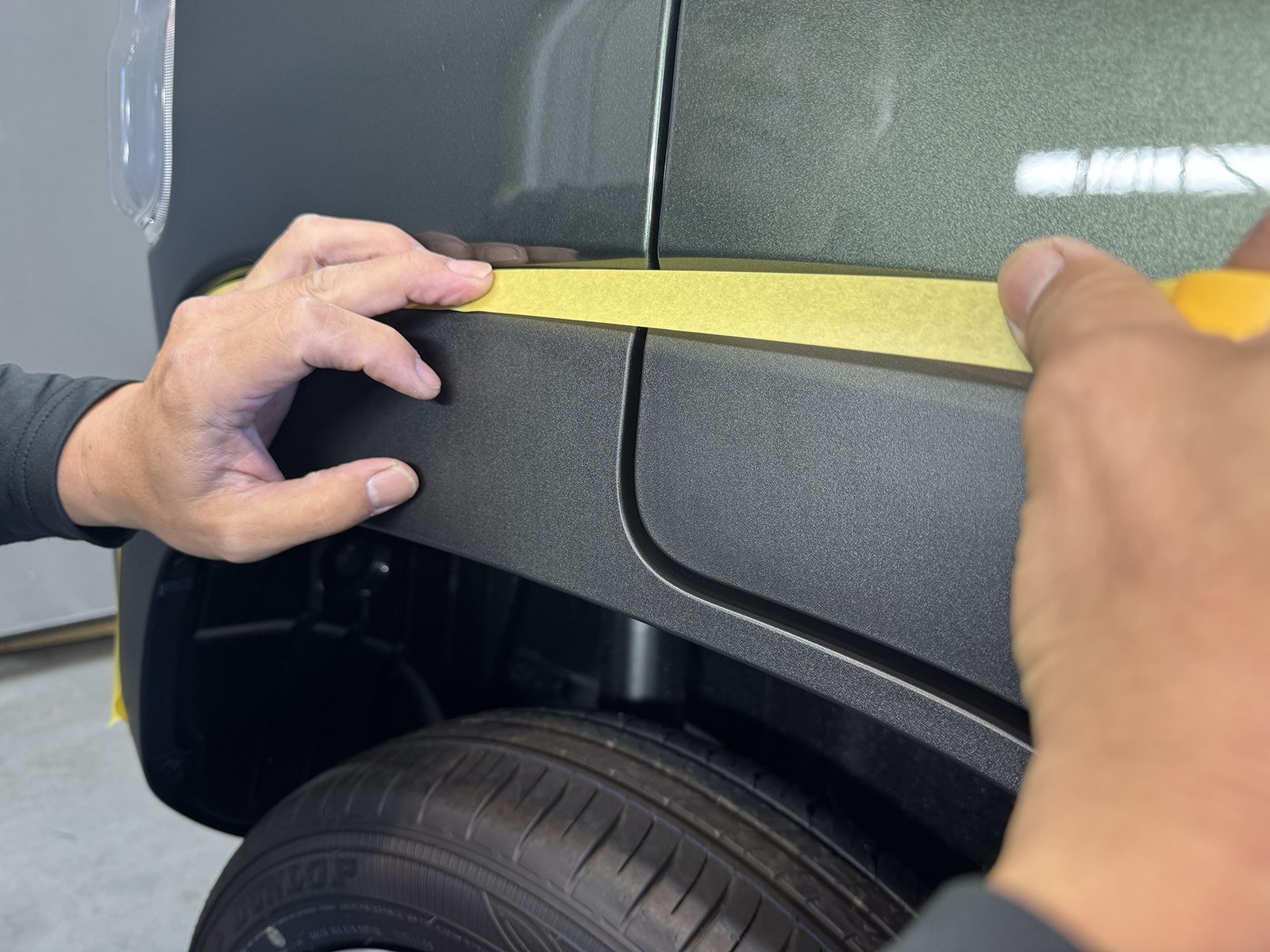 令和7年式ハスラーの車コーティングのマスキング