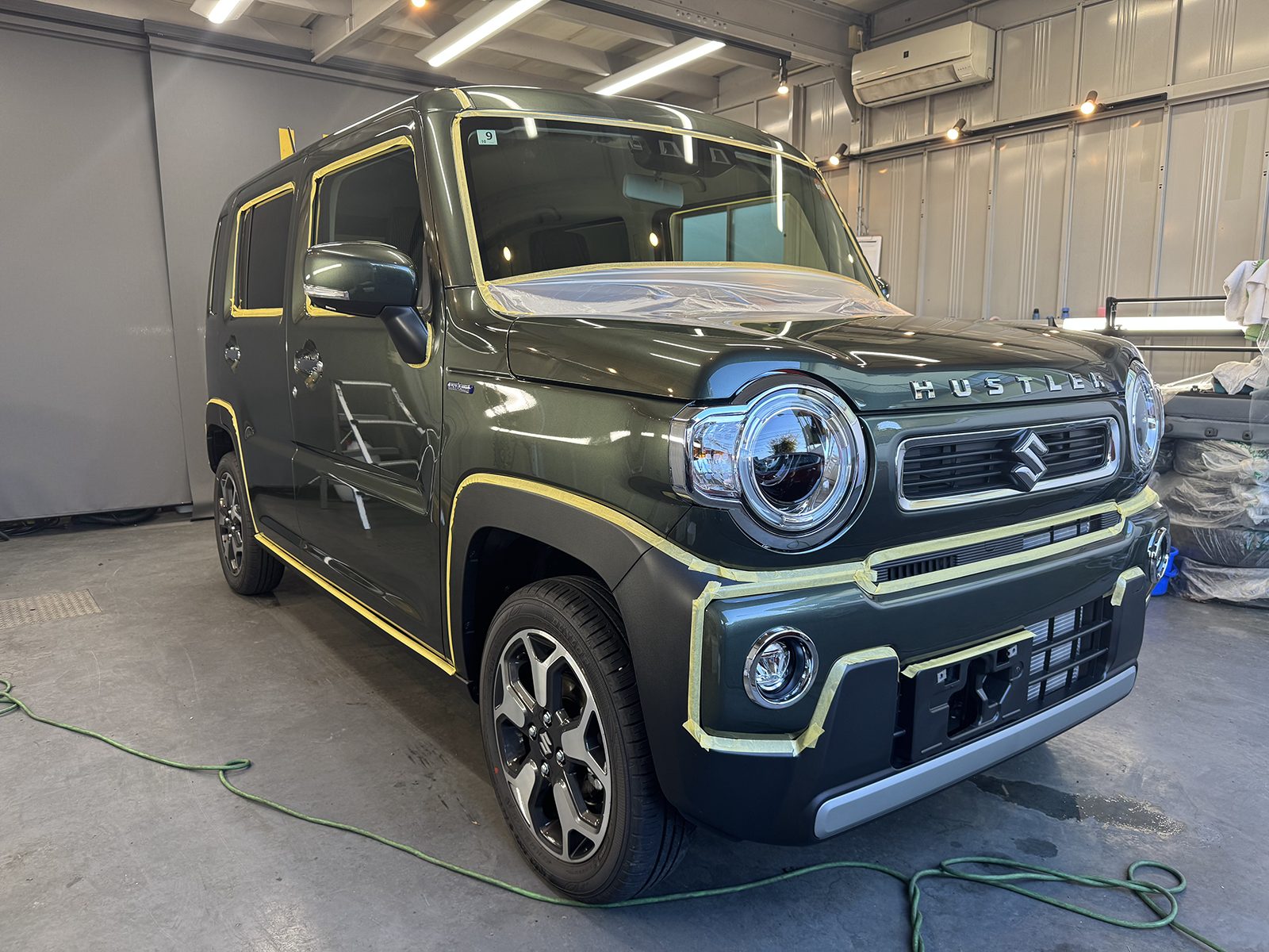 令和7年式ハスラーの車コーティングのマスキング