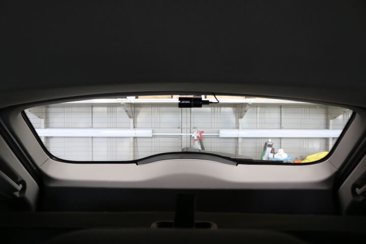平成26年BMW3シリーズのカーフィルム施工前内側のリアガラス
