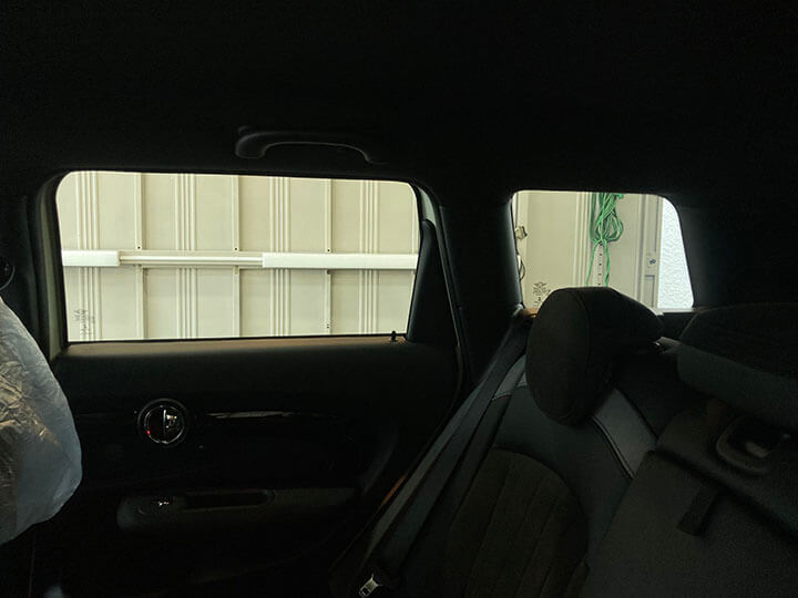 MINI ミニ3dr （F56系）H26.10〜高品質、高透明　断熱カット済みカーフィルム（スモーク） 断熱フィルム】MINI・３ドアへシルフィード施工！大阪のカーフィルム専門店！ - カービューティファクトリー・ブロス