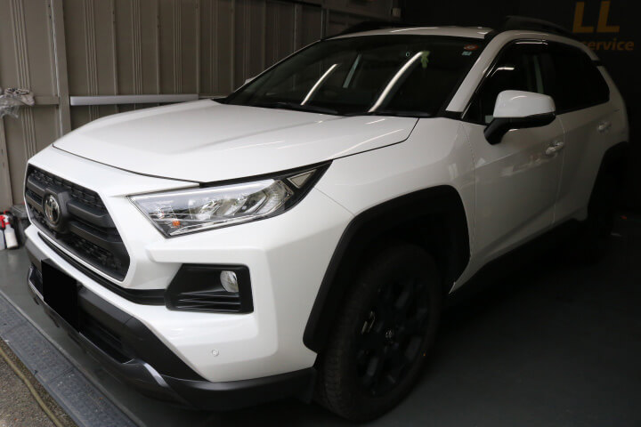 RAV4のカーフィルム施工前
