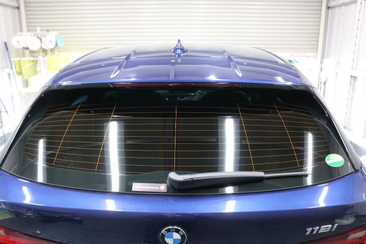 BMW 1シリーズのカーフィルム施工後のリアガラス
