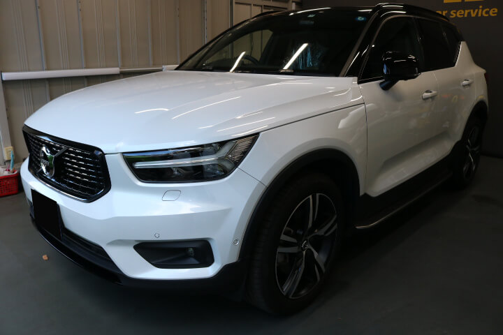 令和元年ボルボXC40の前からの画像
