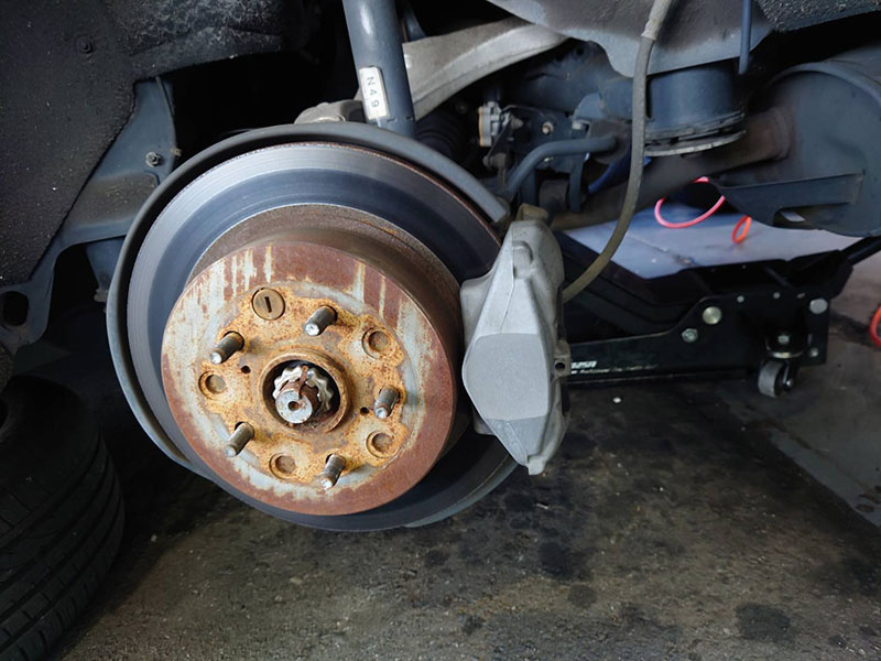 平成15年式のセルシオのブレーキパッド交換