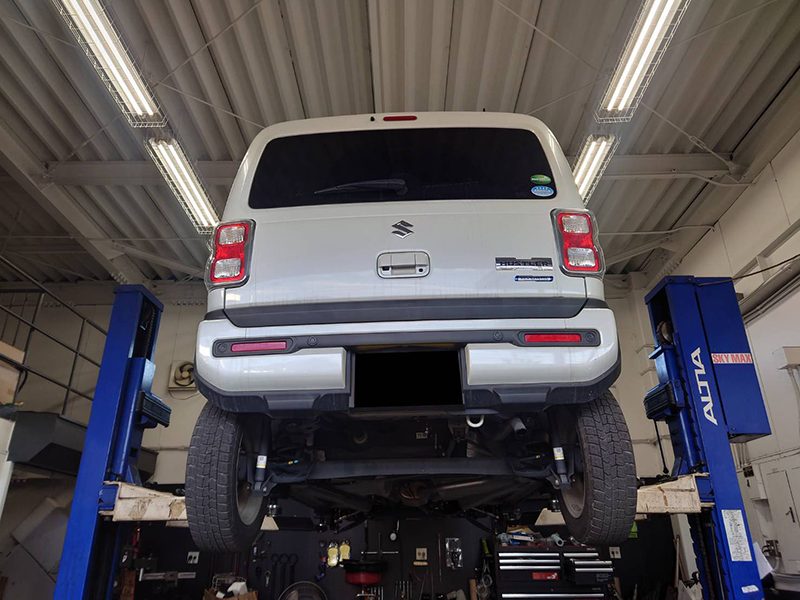 令和2年ハスラー（白）のリフトアップ