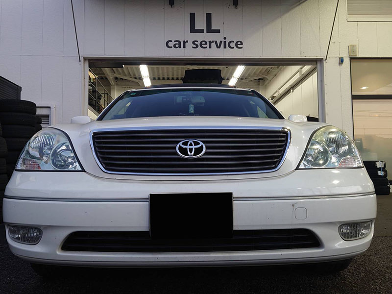 平成15年式のセルシオの正面