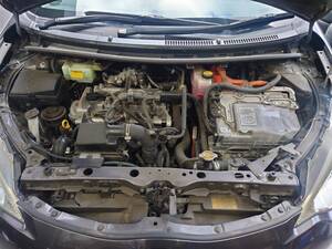 車検点検時のアクアのエンジンルーム