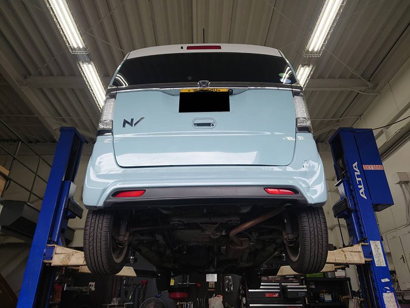 平成27年式N-BOXの車検時のリフトアップ