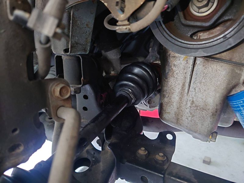 平成27年式N-BOXのフロントのドライブシャフトブーツ交換